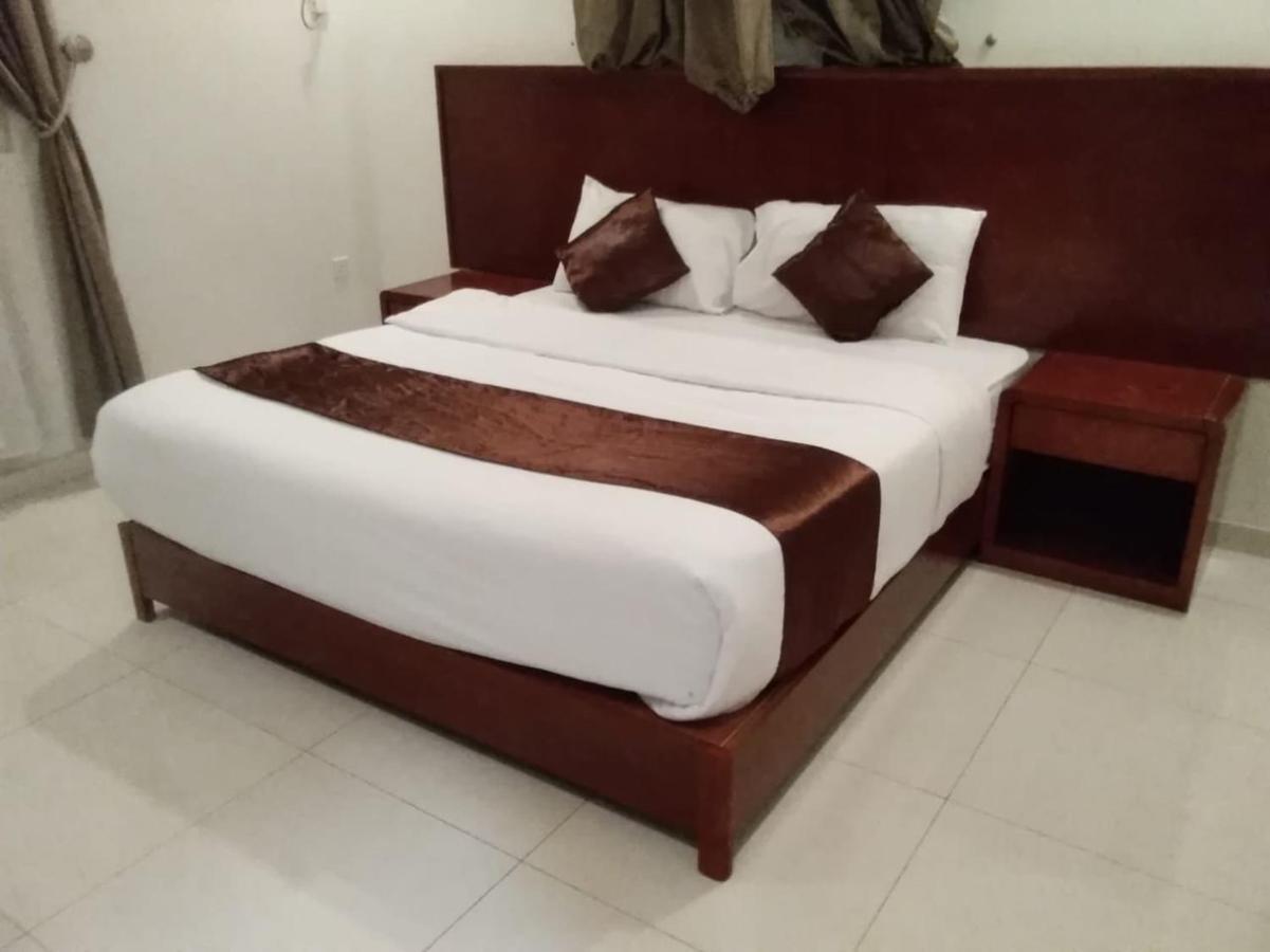 Iwan Alandalusia Al Ajaweed Aparthotel Jeddah Luaran gambar